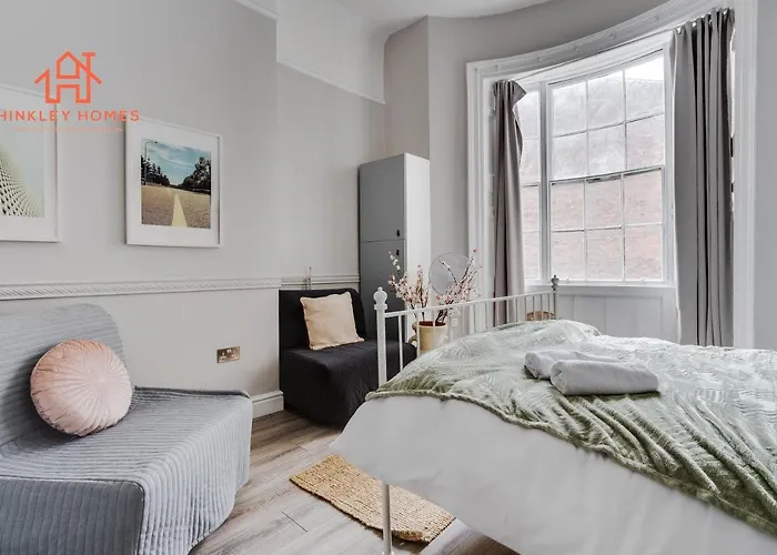 Large City Centre Apartment - Georgian Townhouse- Rodney St