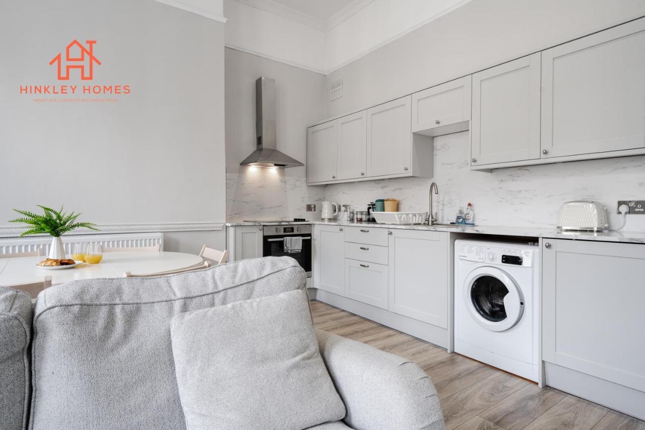 Large Centre - Georgian Townhouse- Rodney St Apartment
