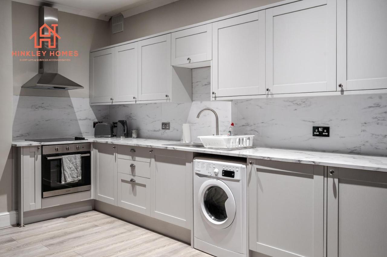 Large Centre - Georgian Townhouse- Rodney St Apartment *