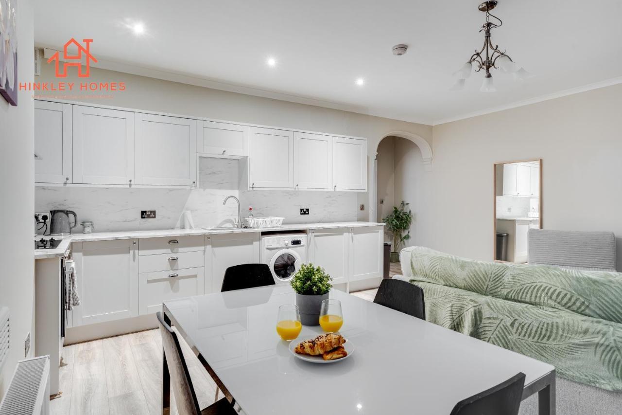 Large Centre - Georgian Townhouse- Rodney St Apartment *